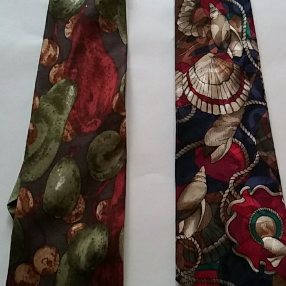 2 pcs Pear and Seashell ties